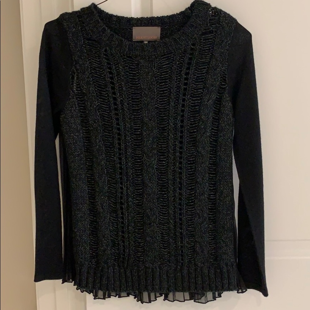 Heartloom black XS sweater with pleated back